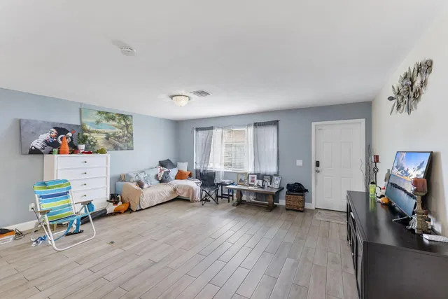 Residence photo 8