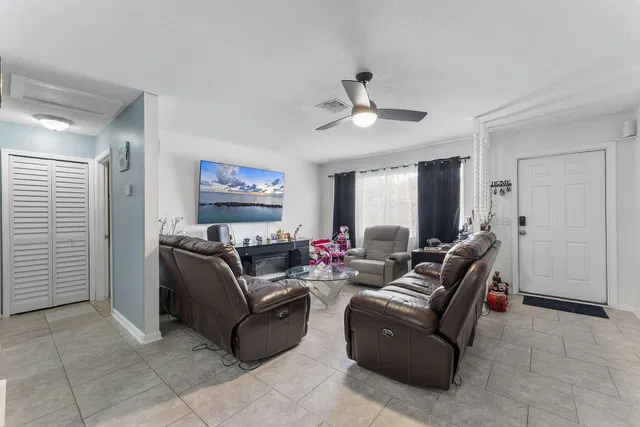 Residence photo 23