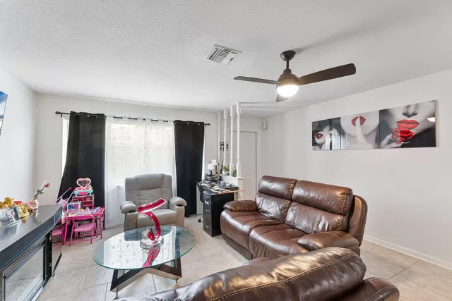 Residence photo 24