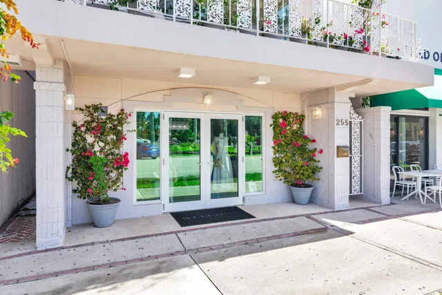 In-Town Palm Beach Residence photo 4
