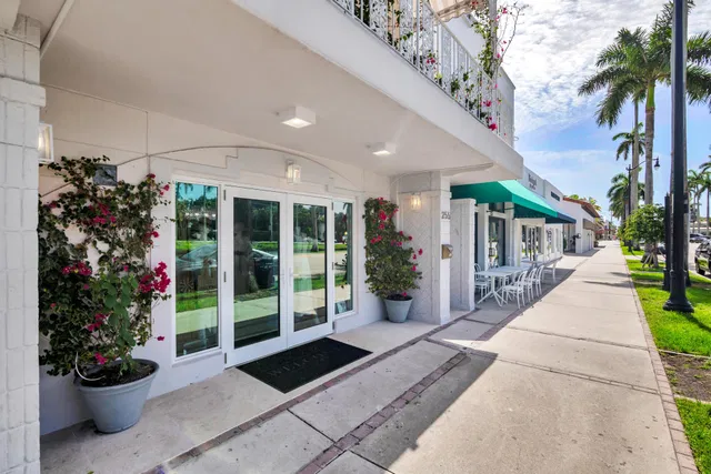 In-Town Palm Beach Residence photo 5