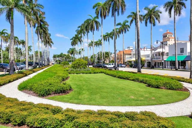 In-Town Palm Beach Residence photo 8