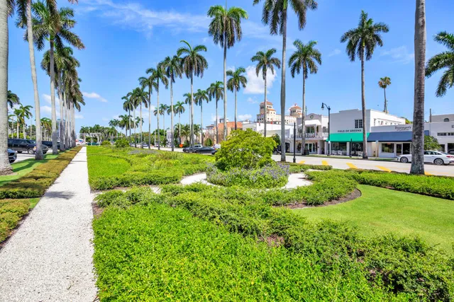 In-Town Palm Beach Residence photo 9