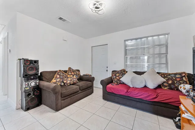 Residence photo 6