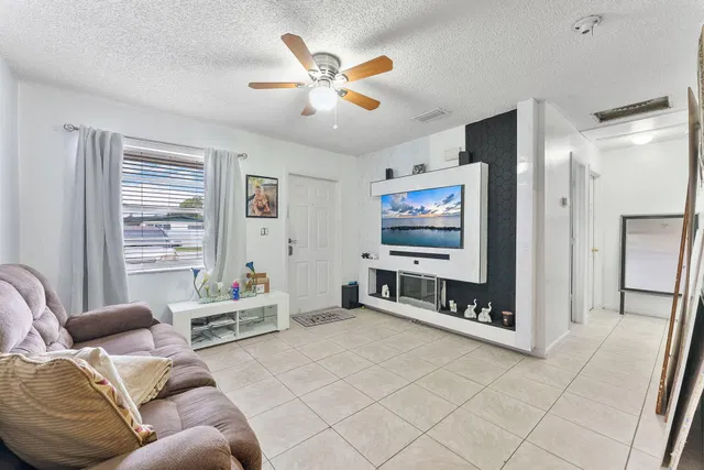 Residence photo 26