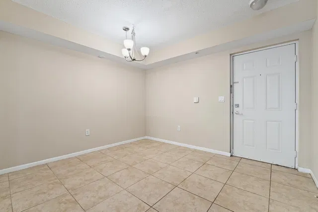 Unit 2-209 photo 8