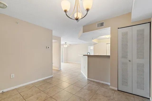 Unit 2-209 photo 10