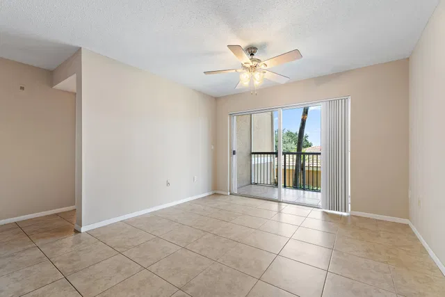 Unit 2-209 photo 13