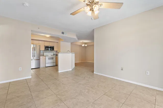 Unit 2-209 photo 14