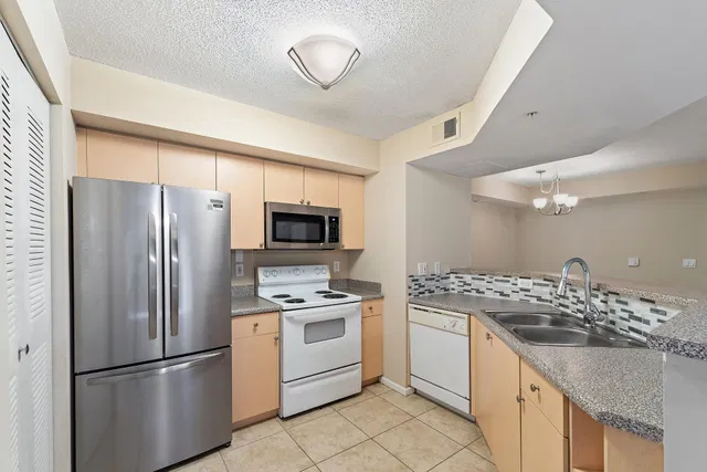 Unit 2-209 photo 19