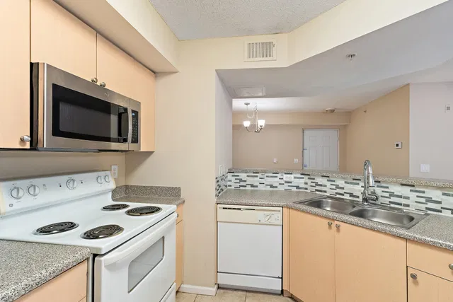 Unit 2-209 photo 20
