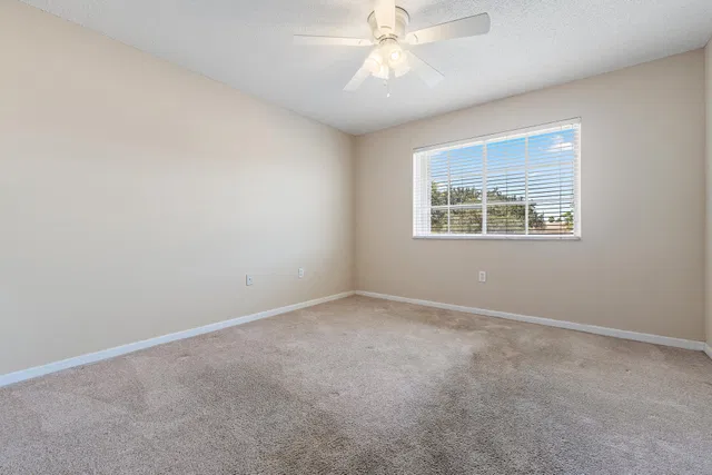 Unit 2-209 photo 22