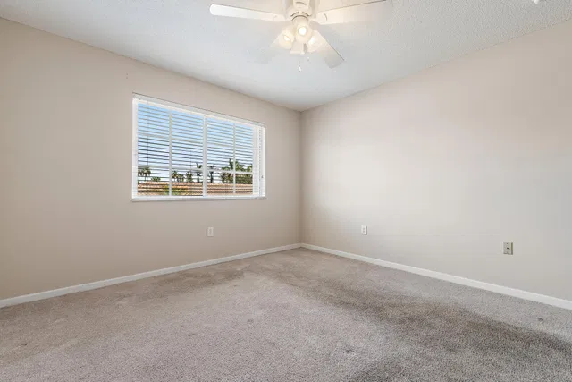 Unit 2-209 photo 24
