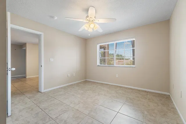 Unit 2-209 photo 28