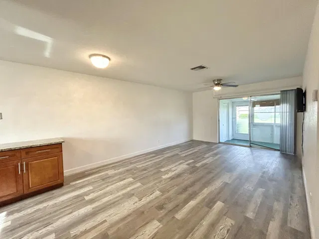 Unit C photo 8