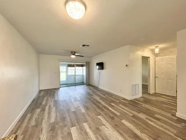 Unit C photo 9