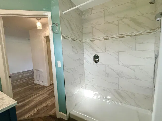 Unit C photo 24