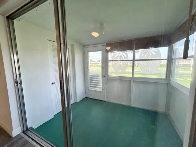 Unit C photo 28