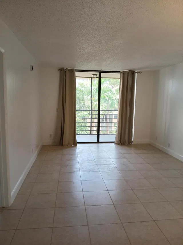  Unit 405 photo 14