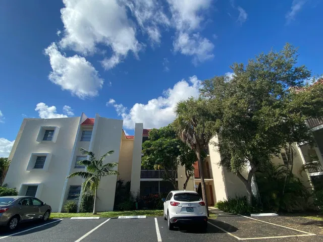 Unit 0280 photo 2