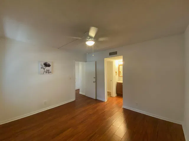 Unit 0280 photo 11
