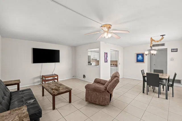 Residence photo 4