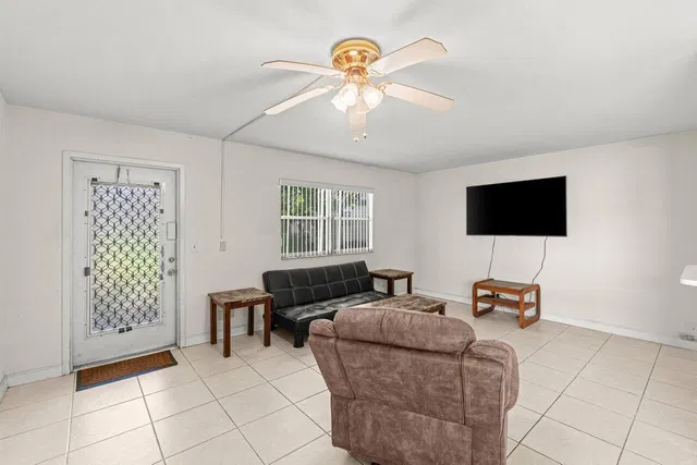 Residence photo 5