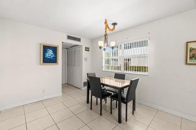 Residence photo 8