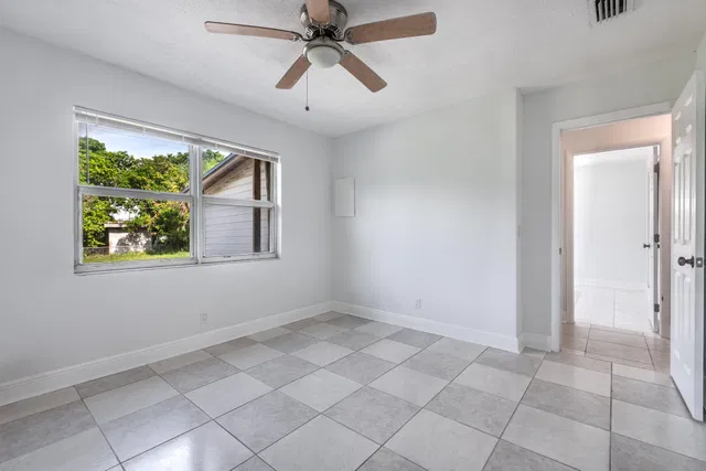  Residence photo 11