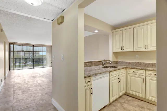 Boca Raton Unit Unit 403 photo 4