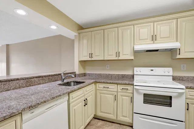 Boca Raton Unit Unit 403 photo 5