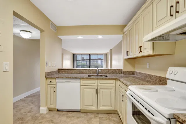 Boca Raton Unit Unit 403 photo 6