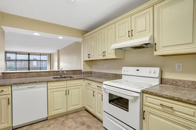 Boca Raton Unit Unit 403 photo 9
