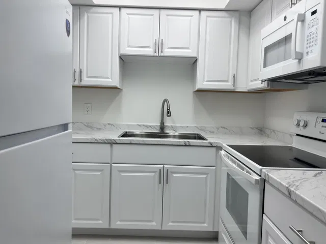 Unit 103 photo 6