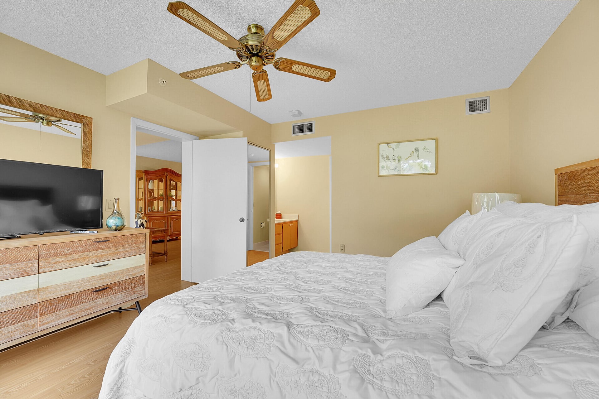 Unit 203 photo 17