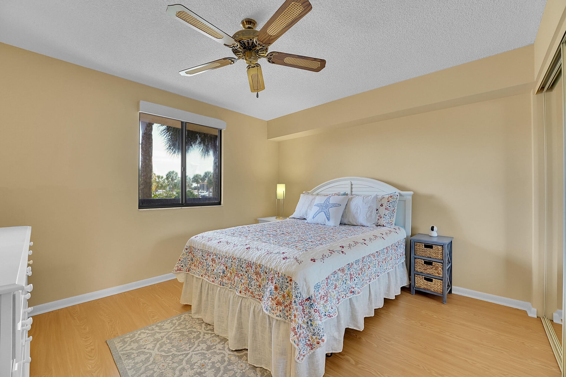 Unit 203 photo 23