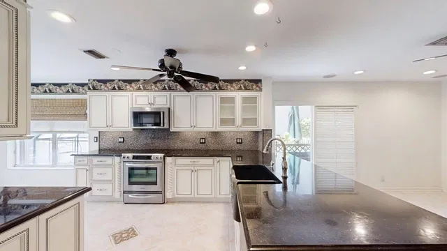 Residence photo 9