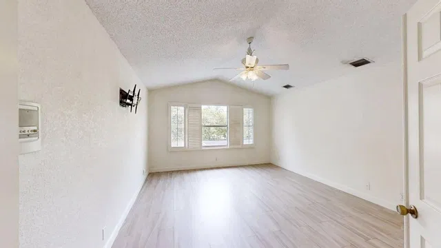 Residence photo 18
