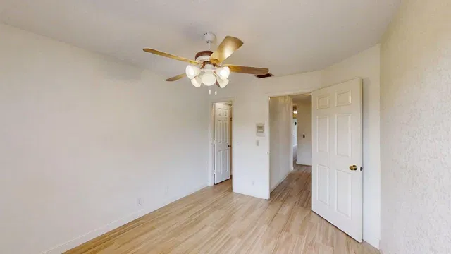 Residence photo 32