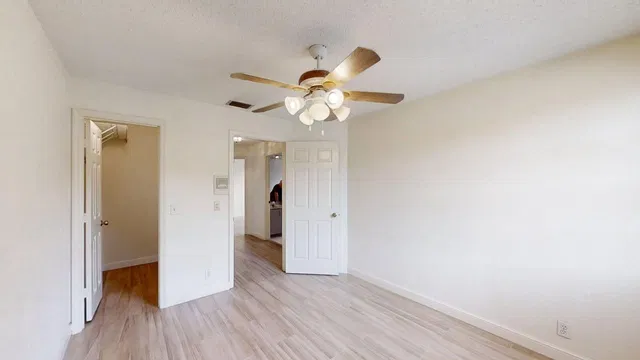Residence photo 33