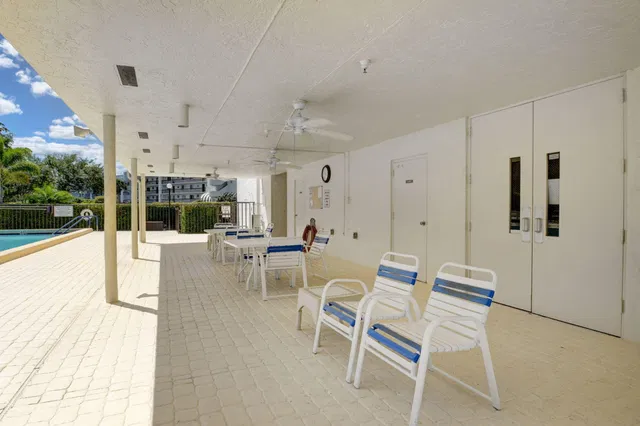Unit 114 photo 16