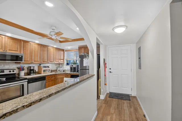 Unit 114 photo 18