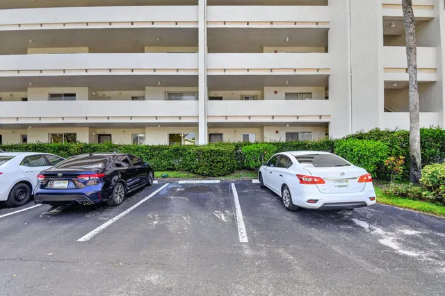 Unit 114 photo 52