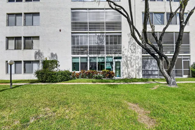 Unit 114 photo 54