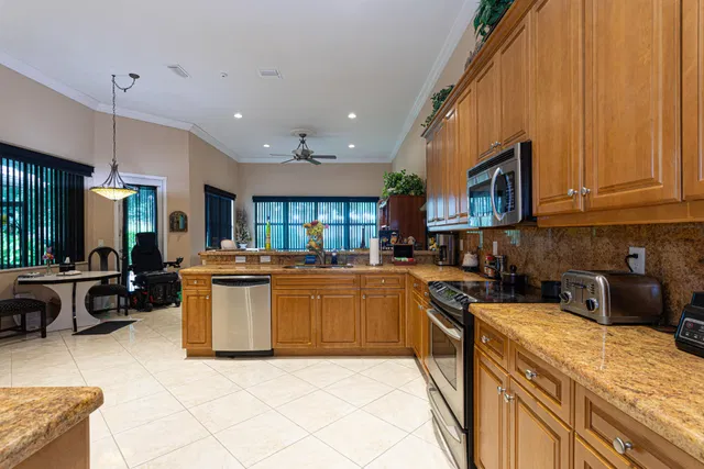 Residence photo 18