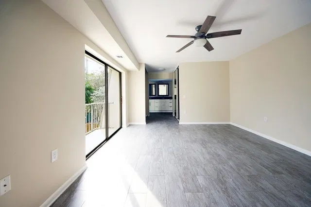  Unit Apt 402 photo 17