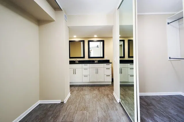  Unit Apt 402 photo 20