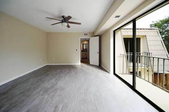  Unit Apt 402 photo 21