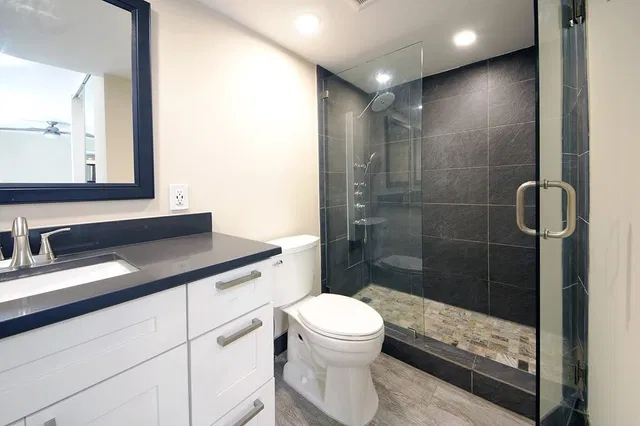  Unit Apt 402 photo 23
