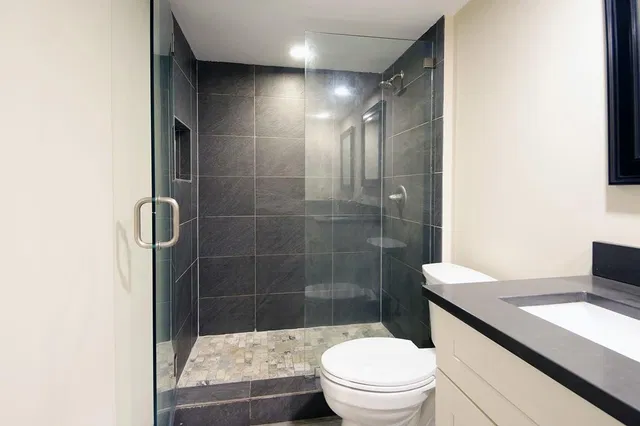  Unit Apt 402 photo 28